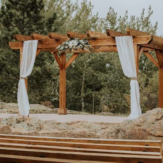 Taharaa Mountain Lodge + Twin Owls Steakhouse <span> | Estes Park Colorado Wedding Venue </span>