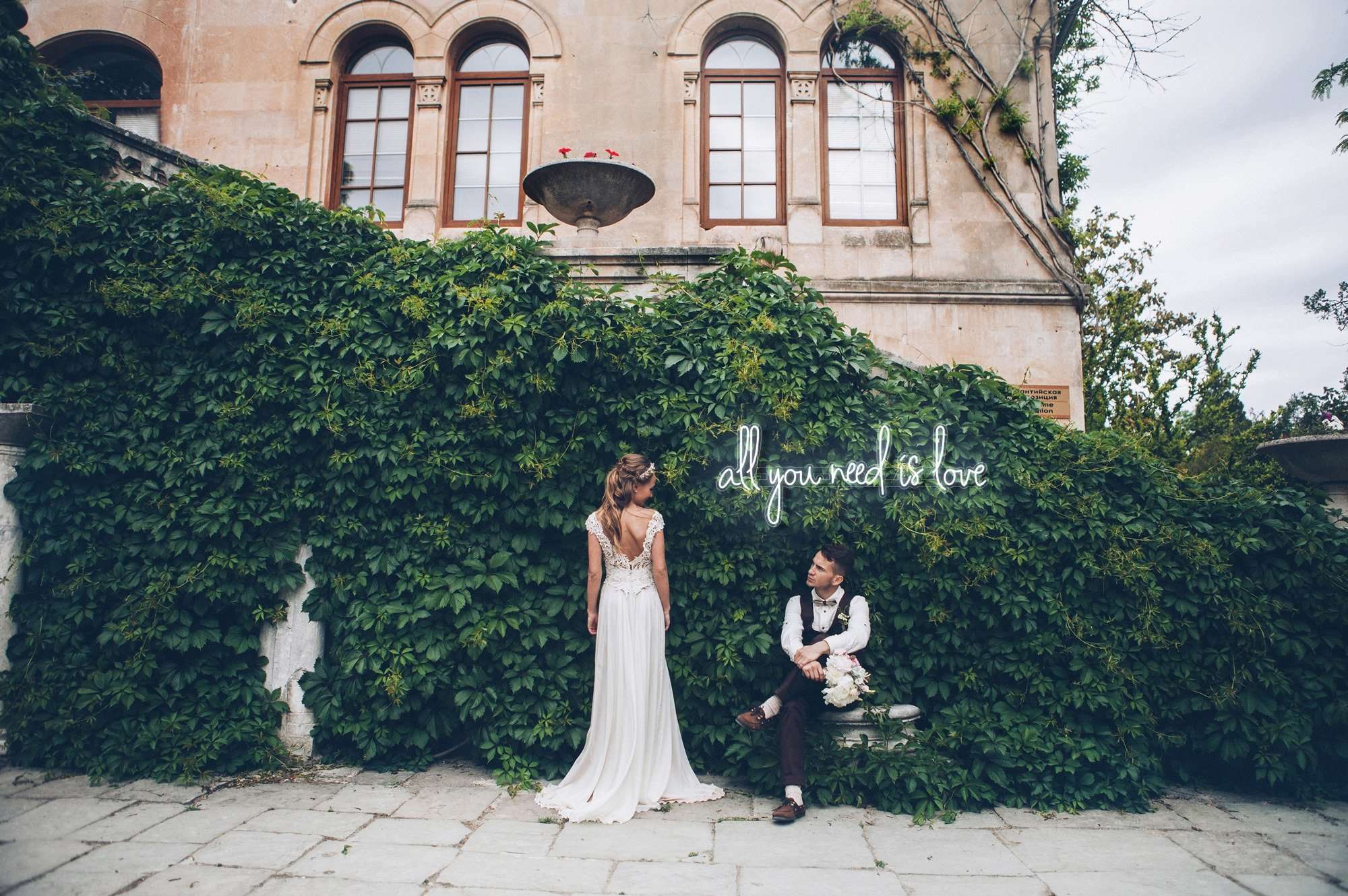 Neon Signs to Brighten Up Your Wedding Day With