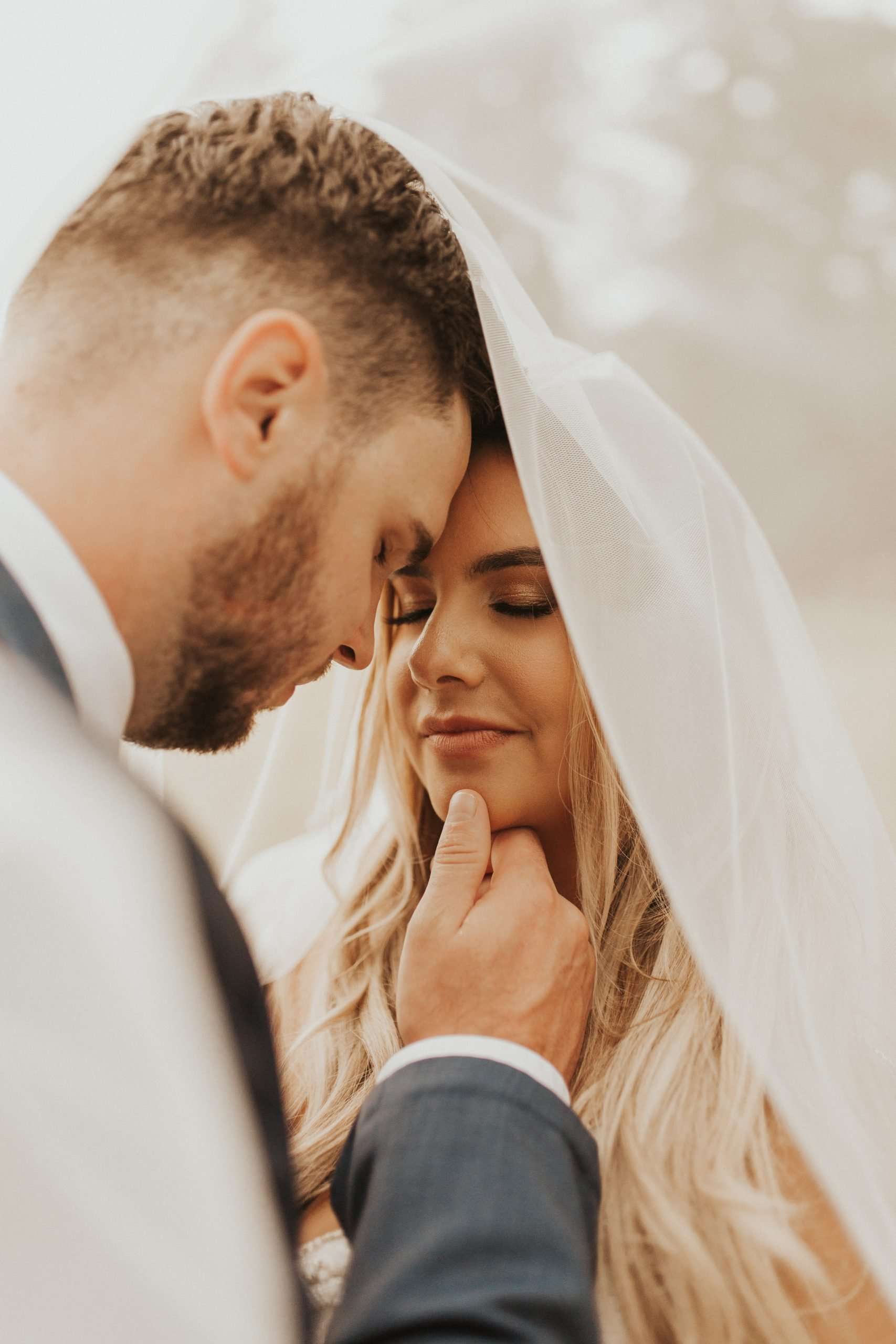 Electric and Fun Della Terra Mountain Chateau Wedding