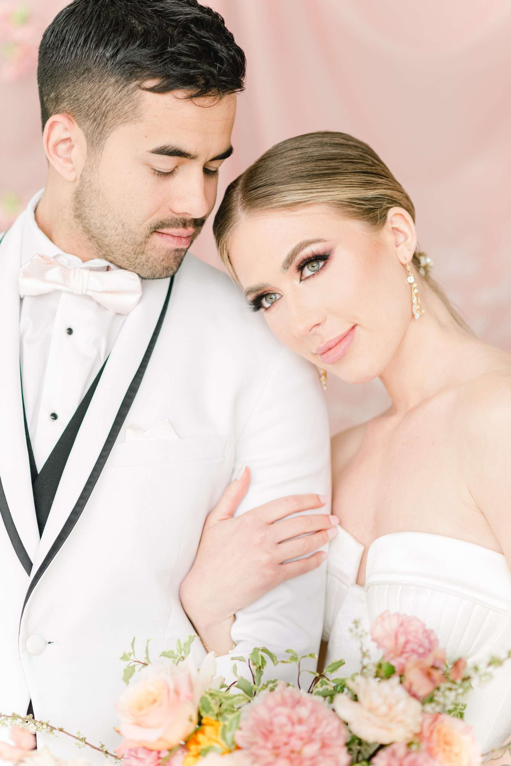 Modern and Romantic Peach Kissed Wedding Inspiration