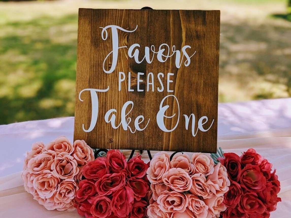 Seasonal Wedding Favors Your Guests Will Love