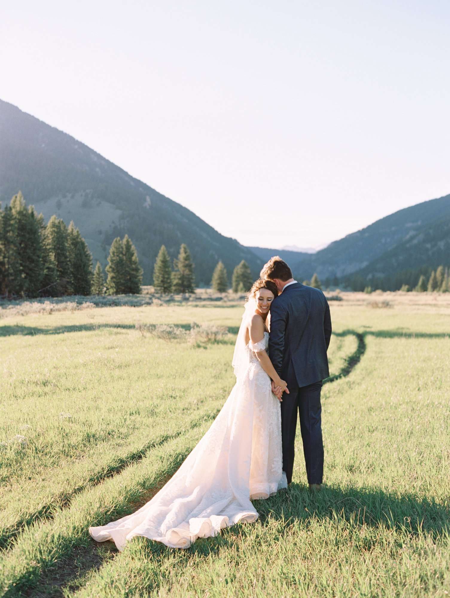 Bright Montana Wedding Day with Pops of Color