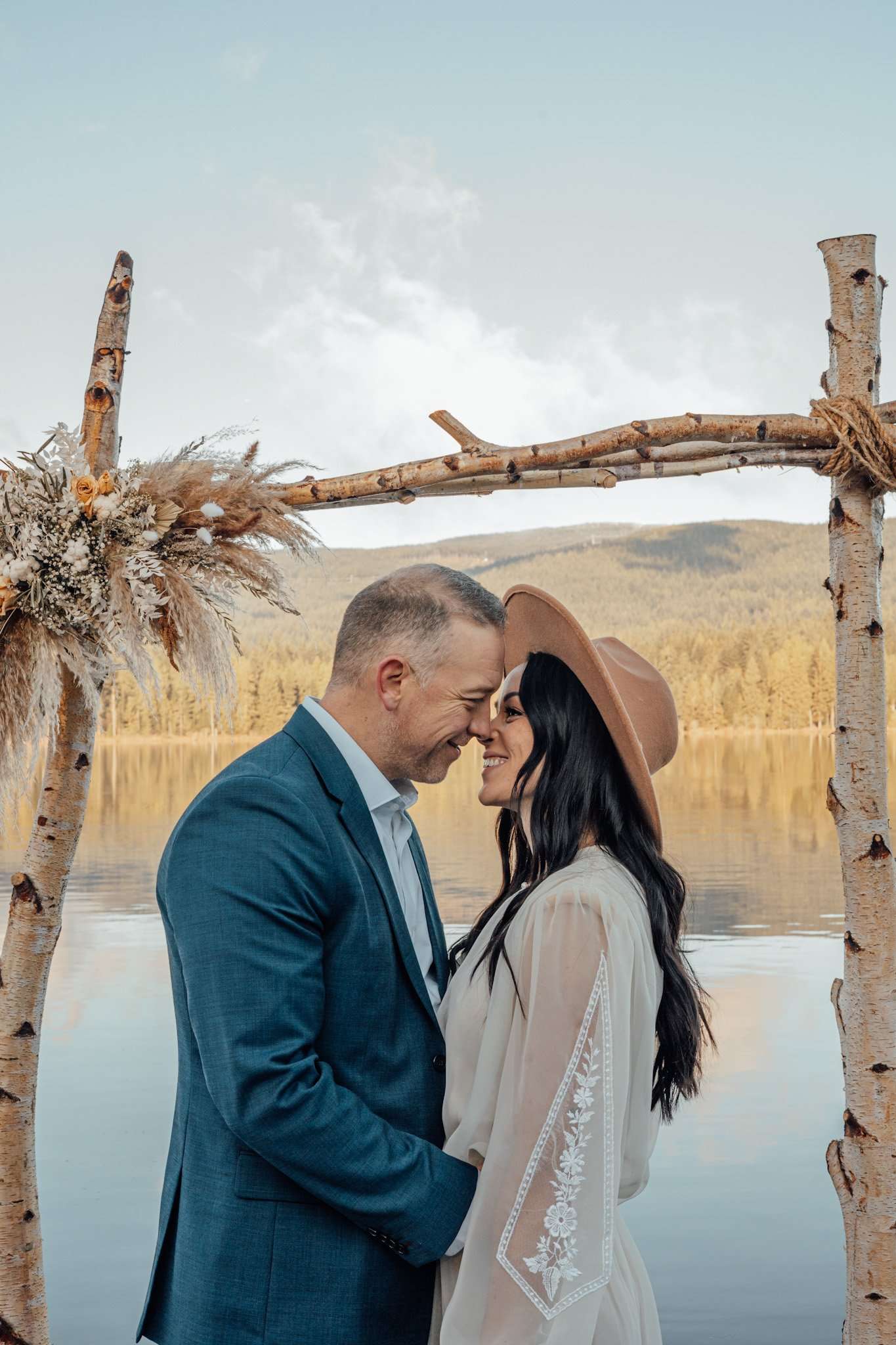 Simplistic Lakeside Elopement Inspiration