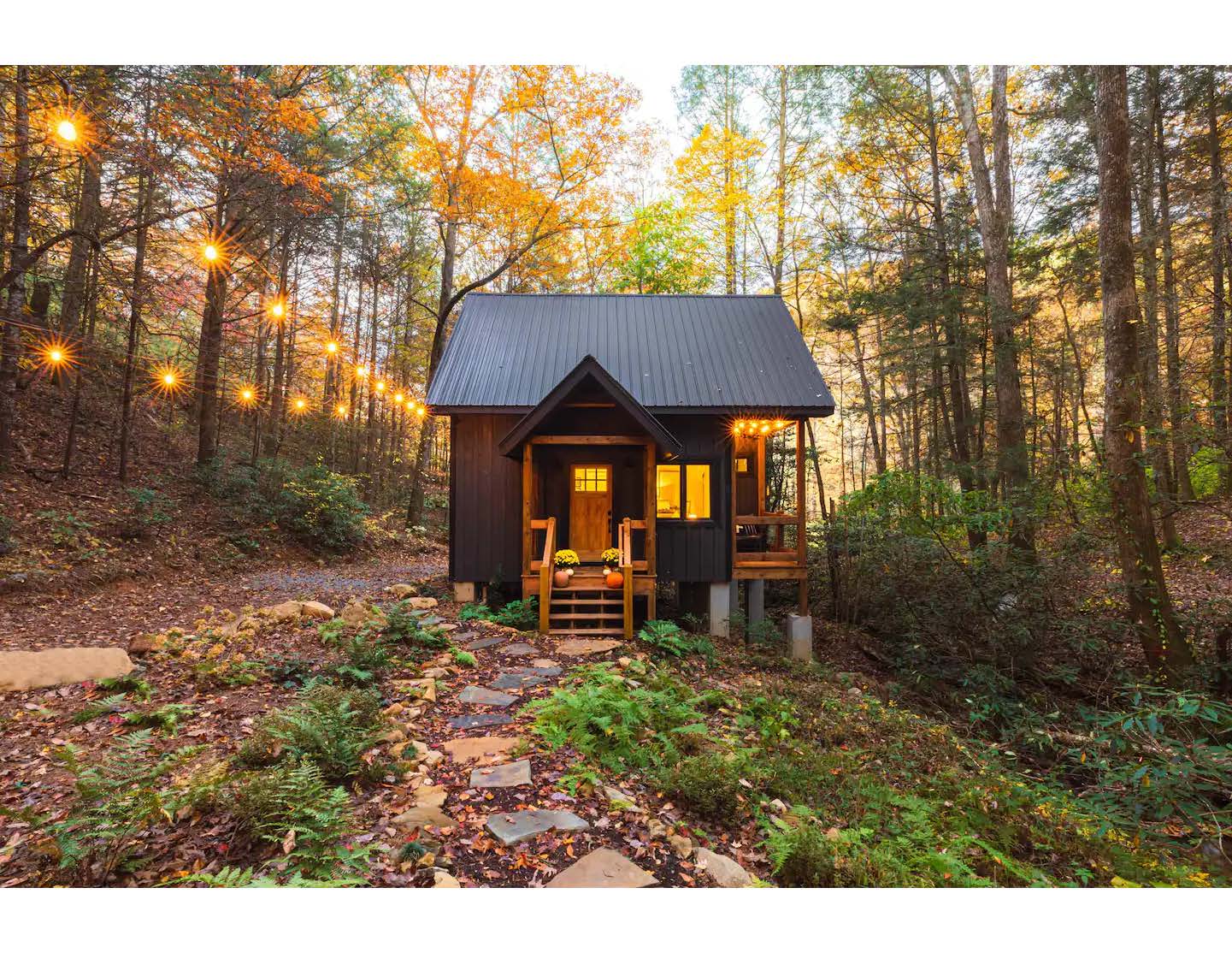 10 Cozy Cabins for a Romantic Getaway