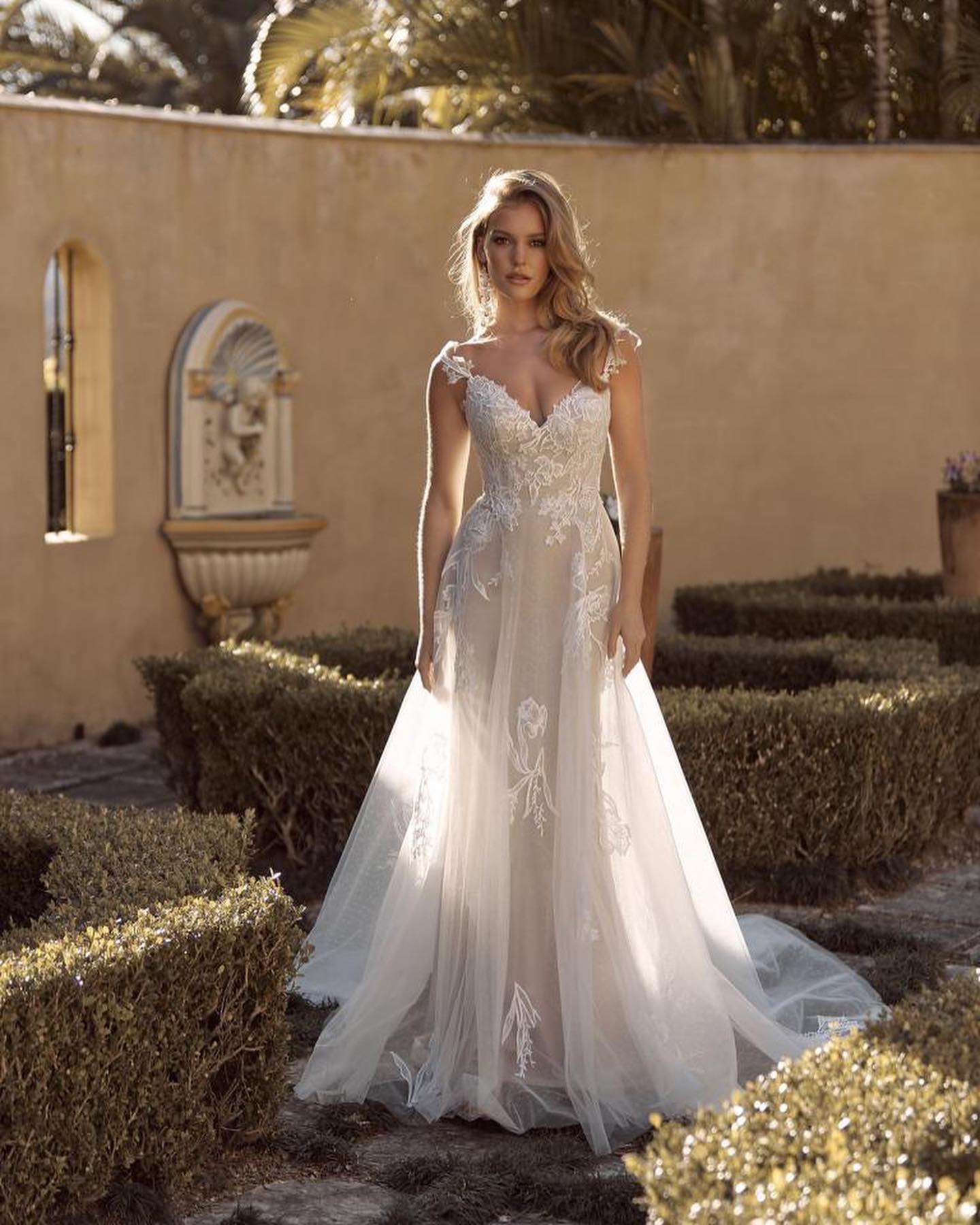 velvet bridal dresses African women dress, gold dress, bridesmaids dress,Prom  classygown This dreamy ballgown silhouette is crafted from luxurious Alencon lace and Mikado fabrics Boate Neckline Black Velvet and