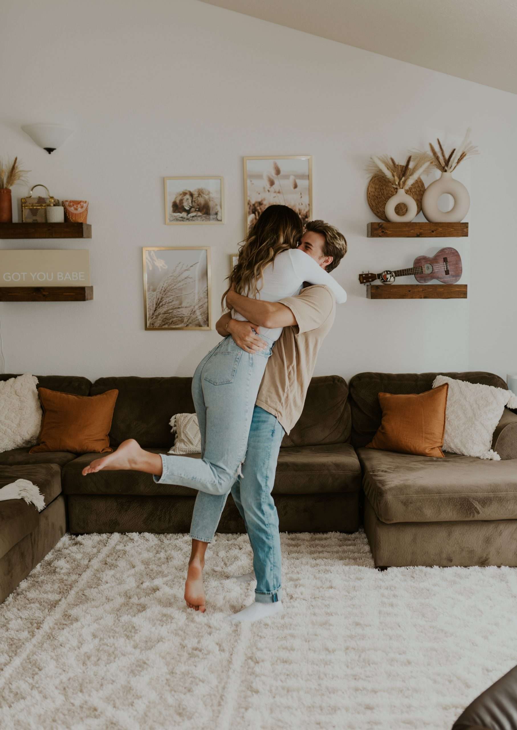 Comfy Anniversary Session in Their Neutral Home