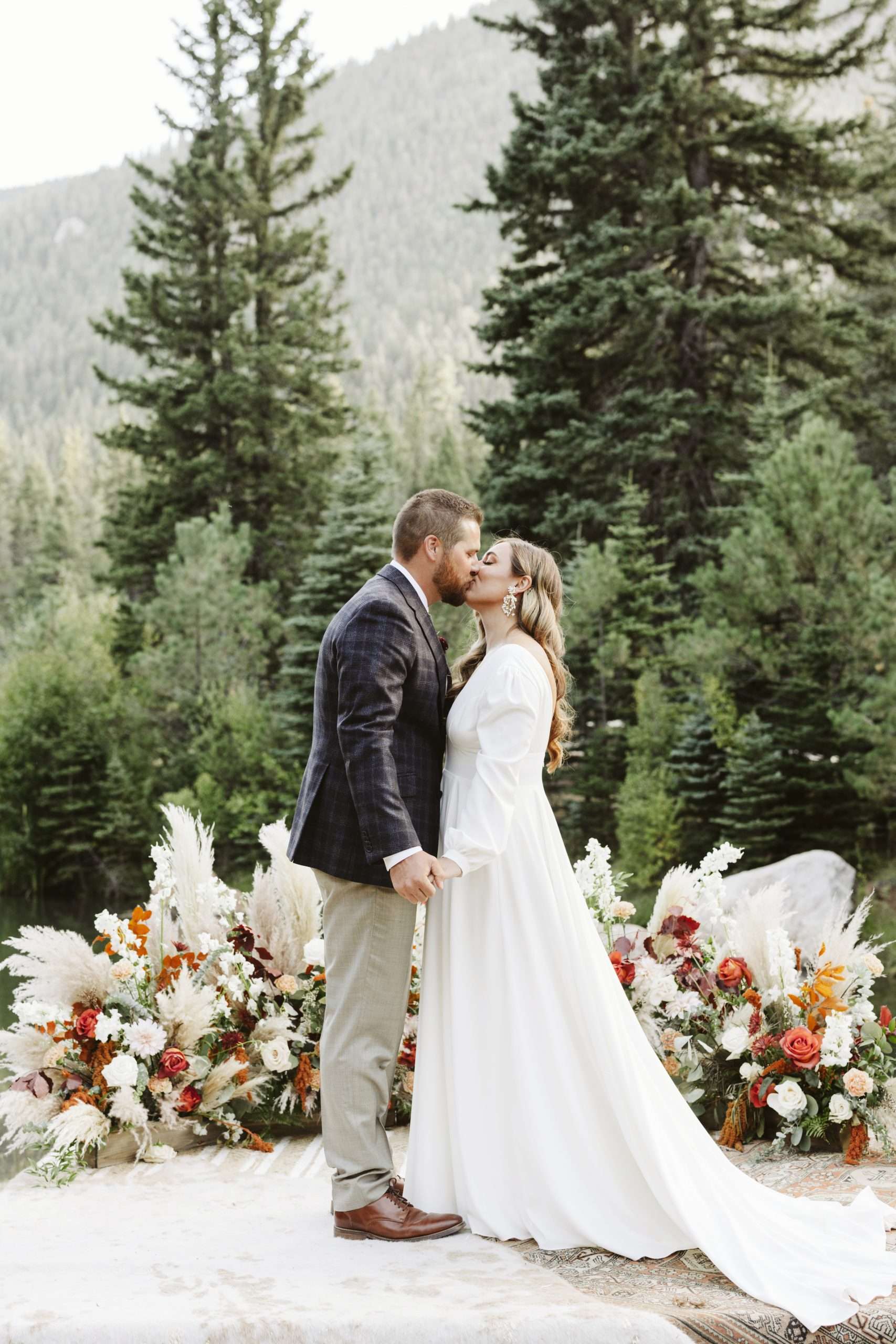 A Chic Outdoor Wedding with Fabulous Fall Colors