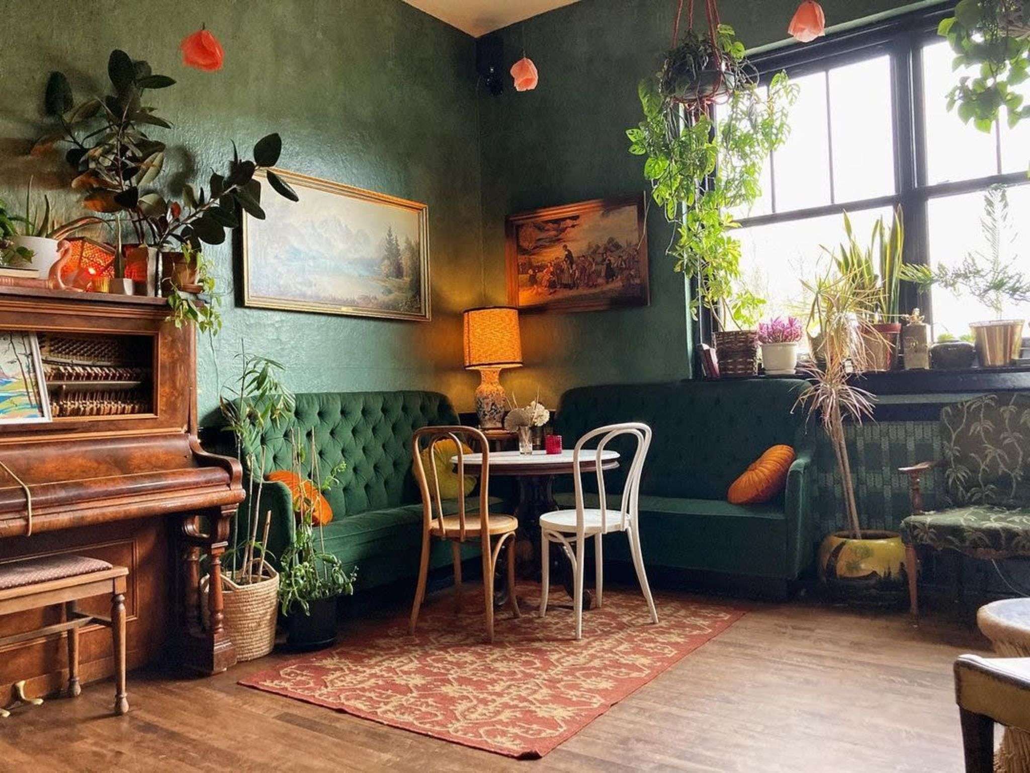 Fort Greene cozy bar with seating