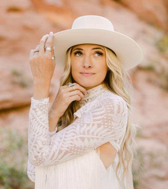 Minimalist and Earthy Zion Elopement