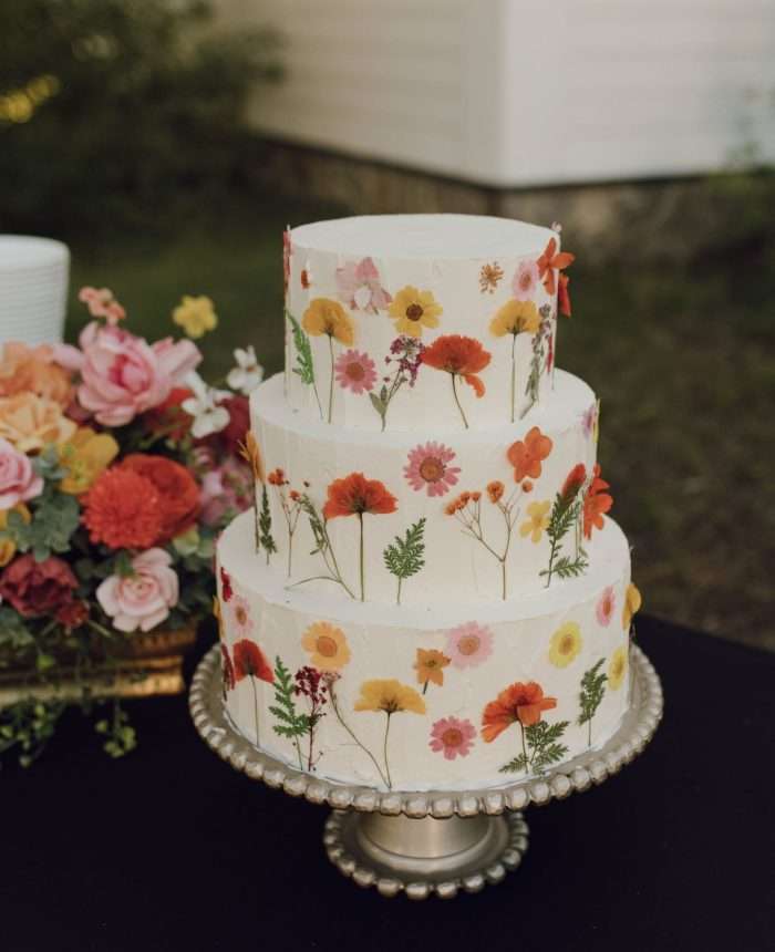 Sweet and Cheerful Idaho Nuptials