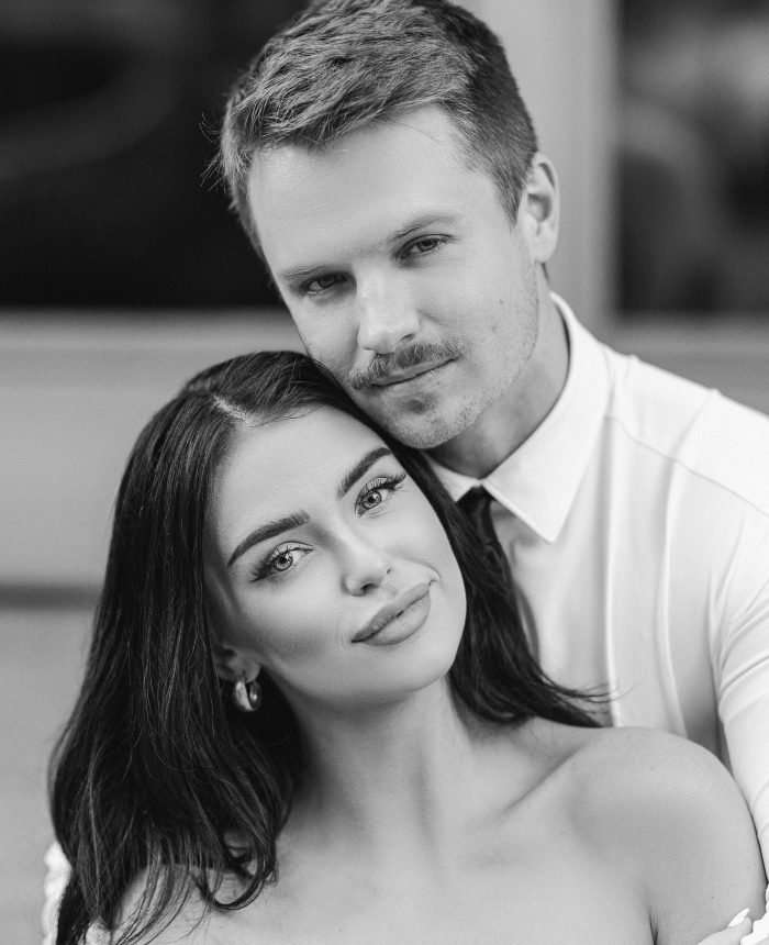 Downtown Chic Engagement Photos in Vancouver