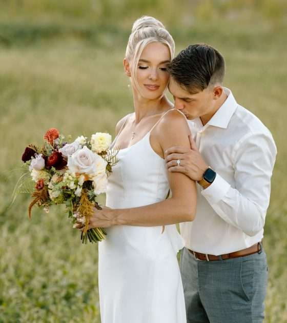 Minimalist Summer Wedding at the Lake