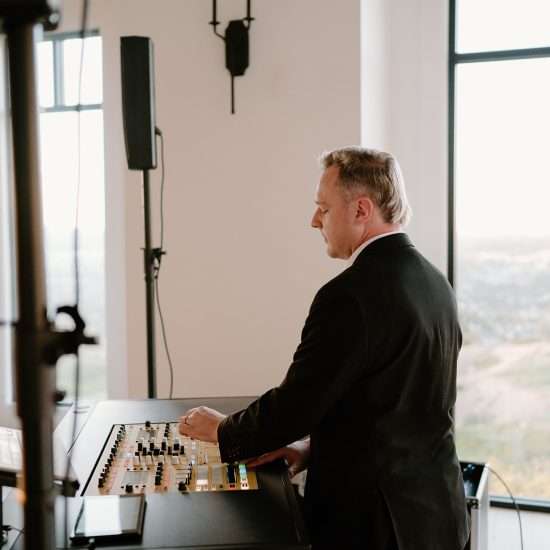 5 Reasons to Hire a DJ for your Wedding Day