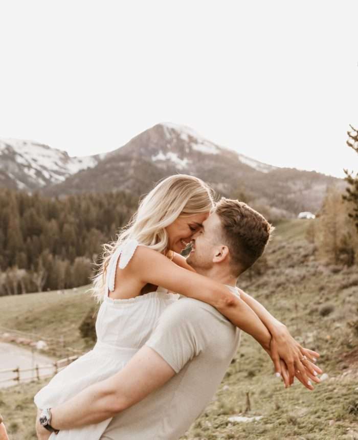 Relaxed and Sweet Spring Engagement Session