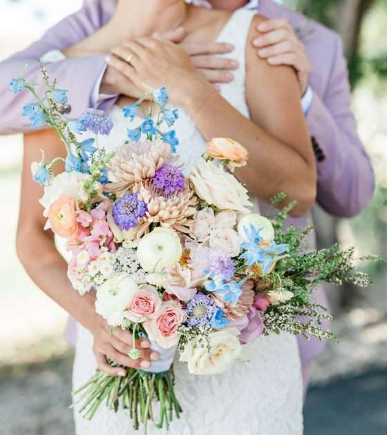 Colorful I Dos at an Idaho Historic Estate Venue