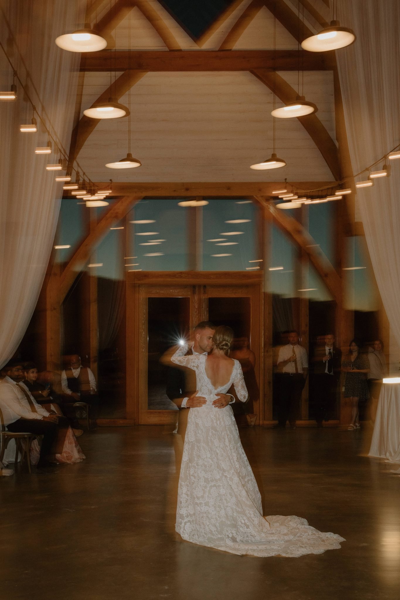 couple having their last dance of the night for their White and Green British Columbia Summer Wedding