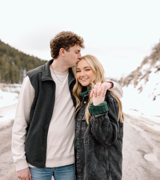 Adorable Winter Engagements Surrounded by Snow