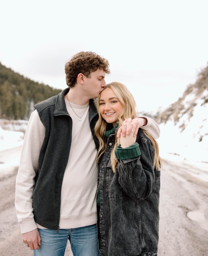 Adorable Winter Engagements Surrounded by Snow