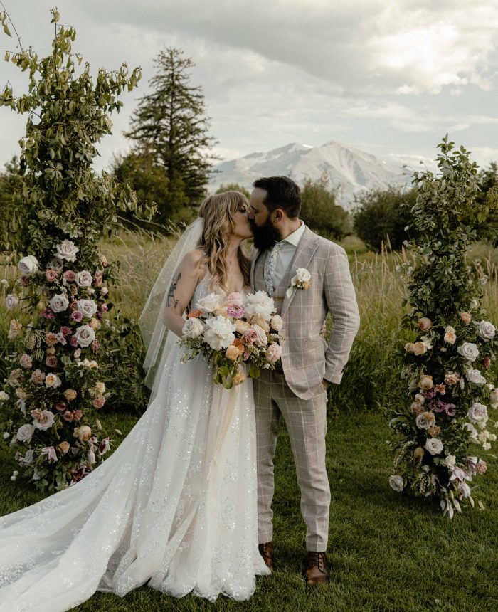 A Lovely Scenic Carbondale Wedding
