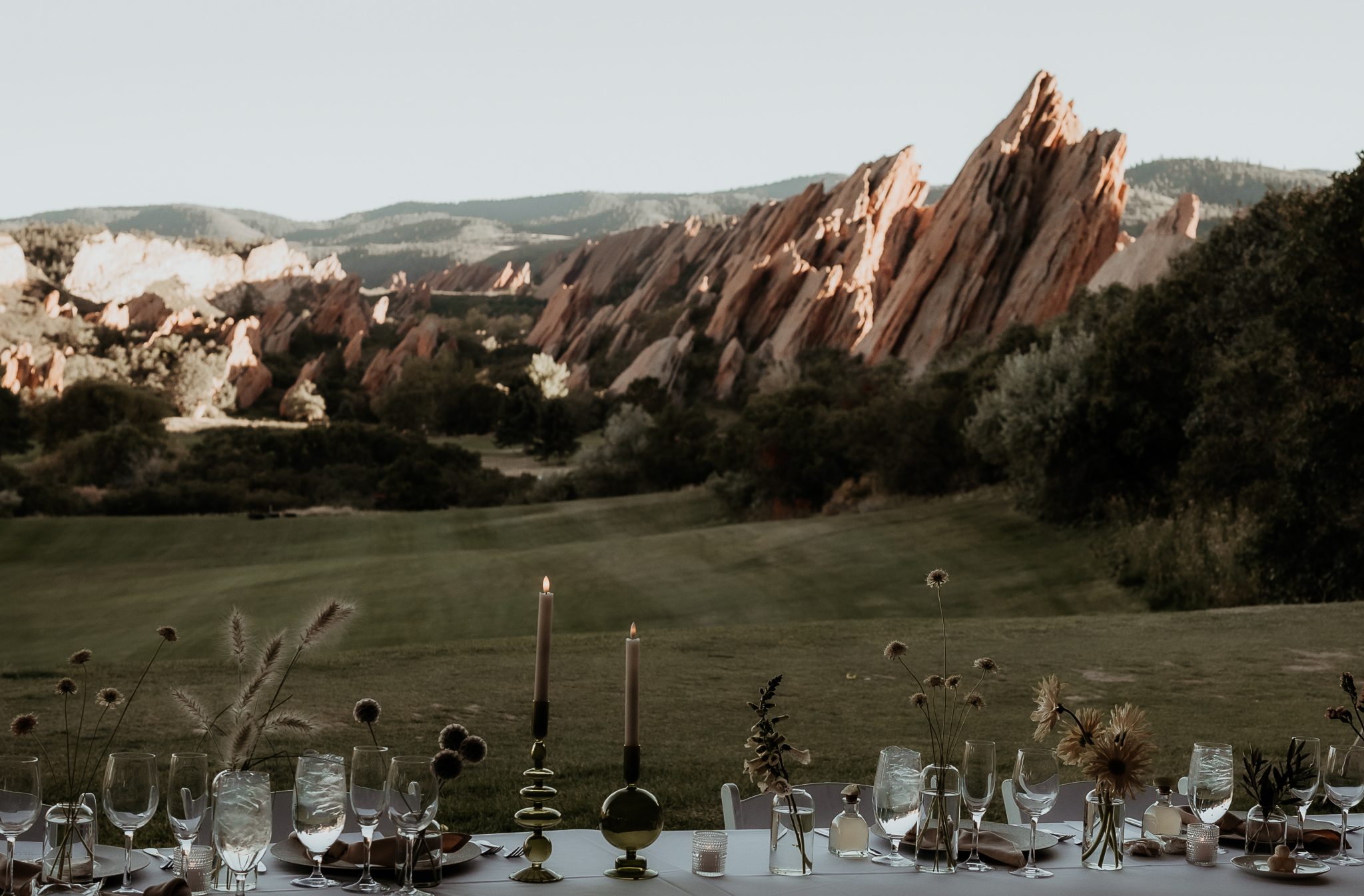 Littleton Colorado Wedding reception table with a stunning backdrop view