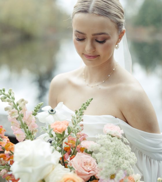 Cozy Greenhouse Wedding with A Soft Color Palette