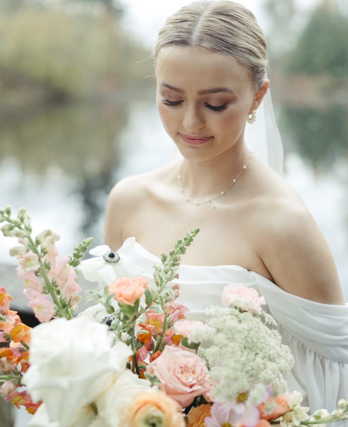 Cozy Greenhouse Wedding with A Soft Color Palette