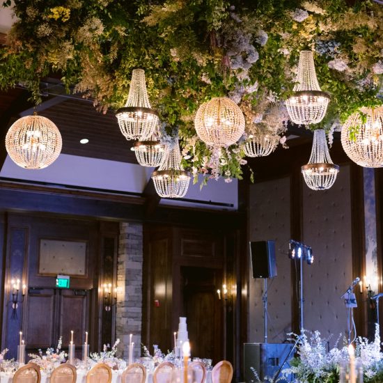 Elegant and Dreamy Utah I Dos Filled with Lush Florals