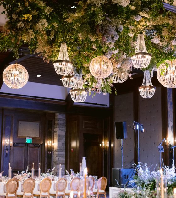 Elegant and Dreamy Utah I Dos Filled with Lush Florals