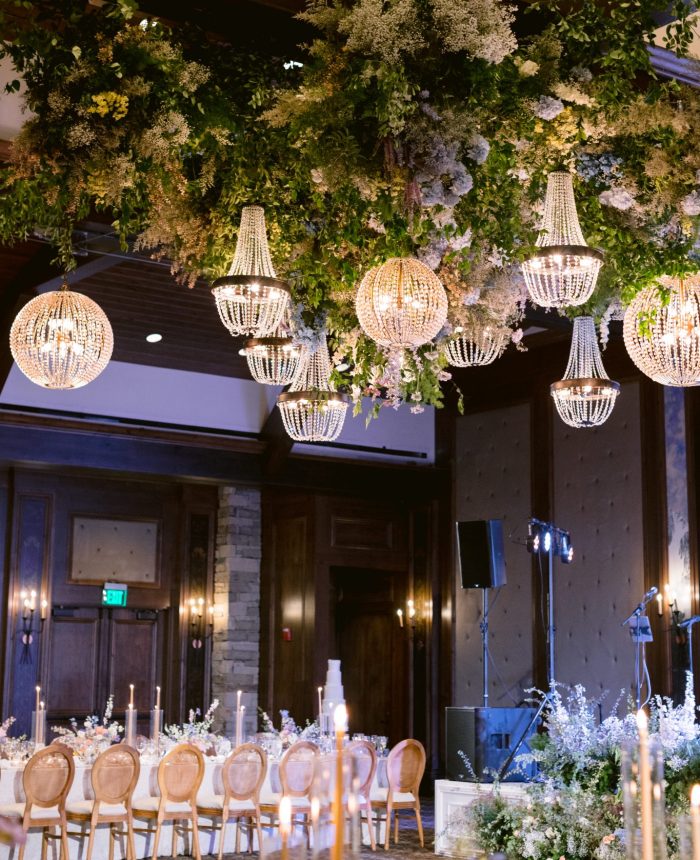 Elegant and Dreamy Utah I Dos Filled with Lush Florals