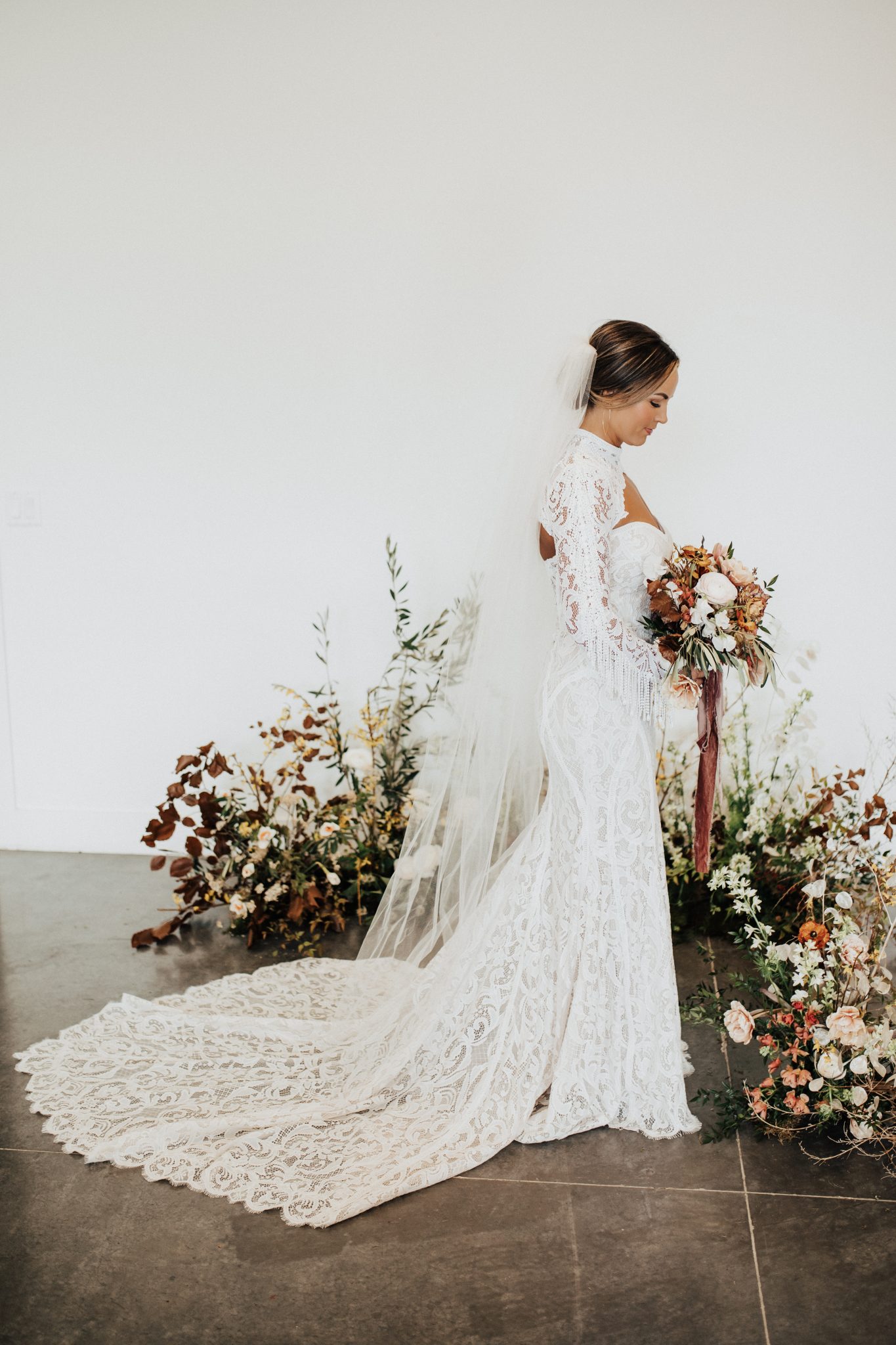 slim a line wedding dress A-line Lace with Long Sleeves Size:33 x 30 Ideal for barn baby- dress Anthropologie yellow dress. Size