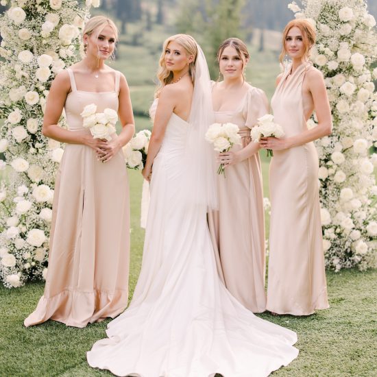 A White Floral Dream Wedding at Snowpine Lodge