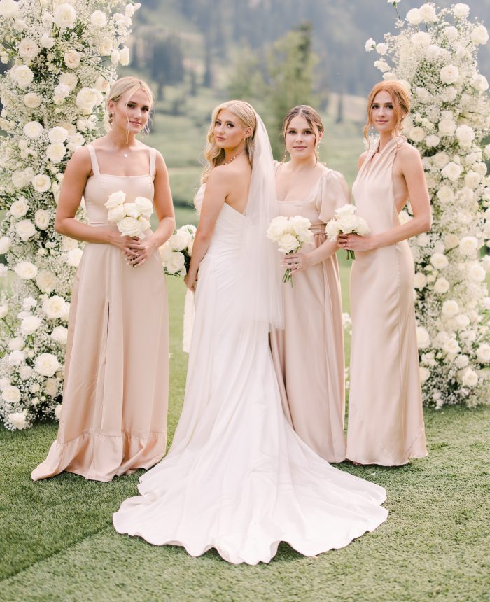 A White Floral Dream Wedding at Snowpine Lodge