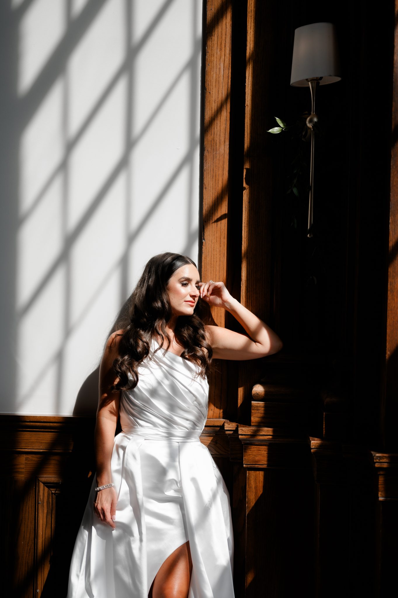 bride with Hollywood Waves hairdo and white dress with slit