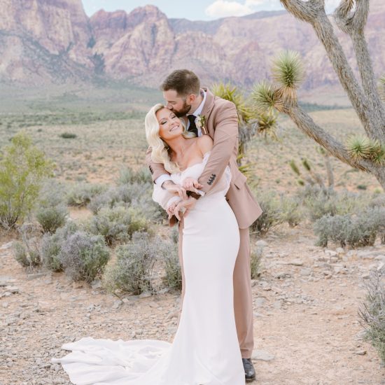 Effortlessly Chic Vegas Elopement