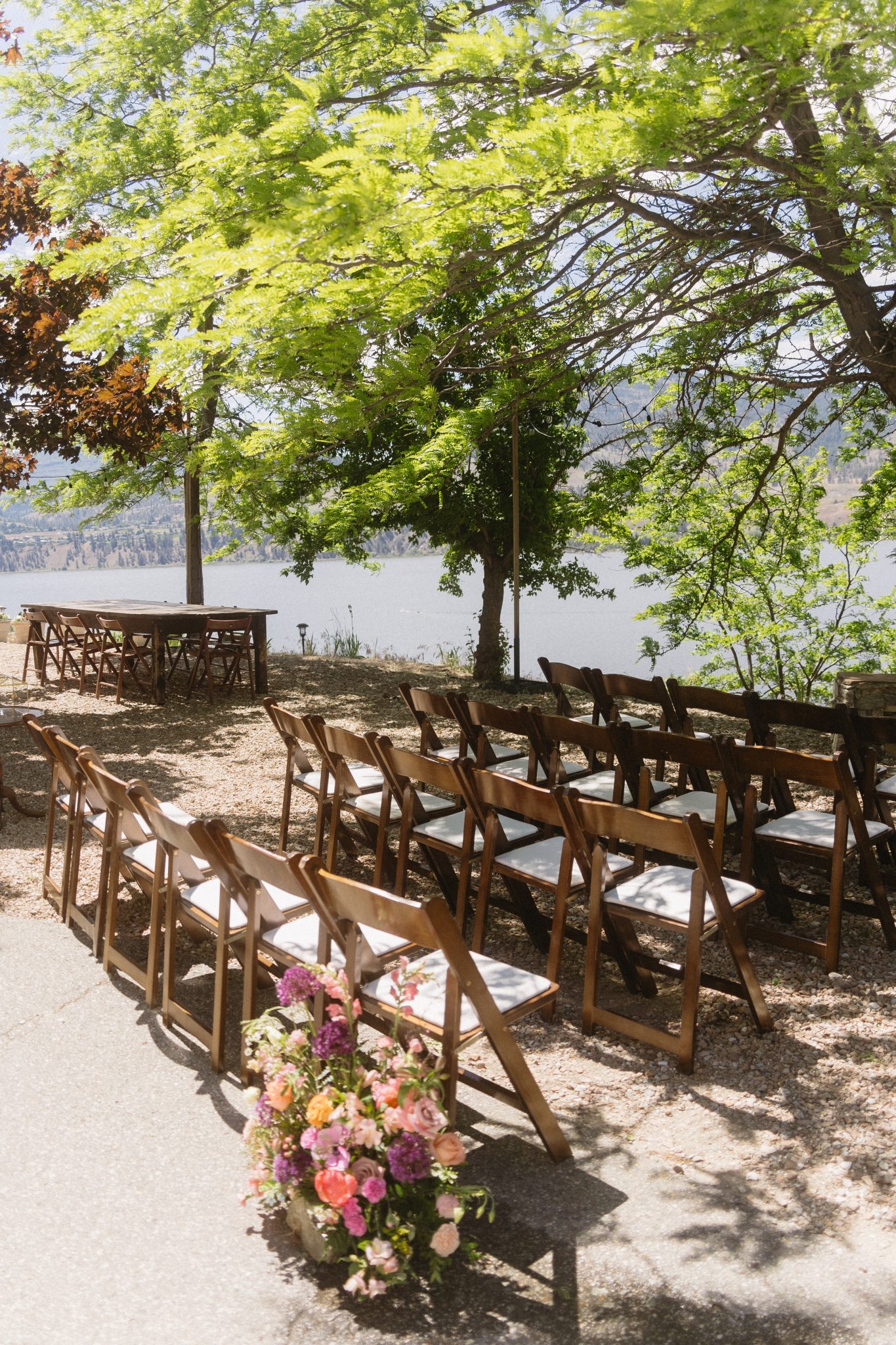 A lakeside God’s Mountain Estate summer wedding overlooking the water for a tranquil summer afternoon