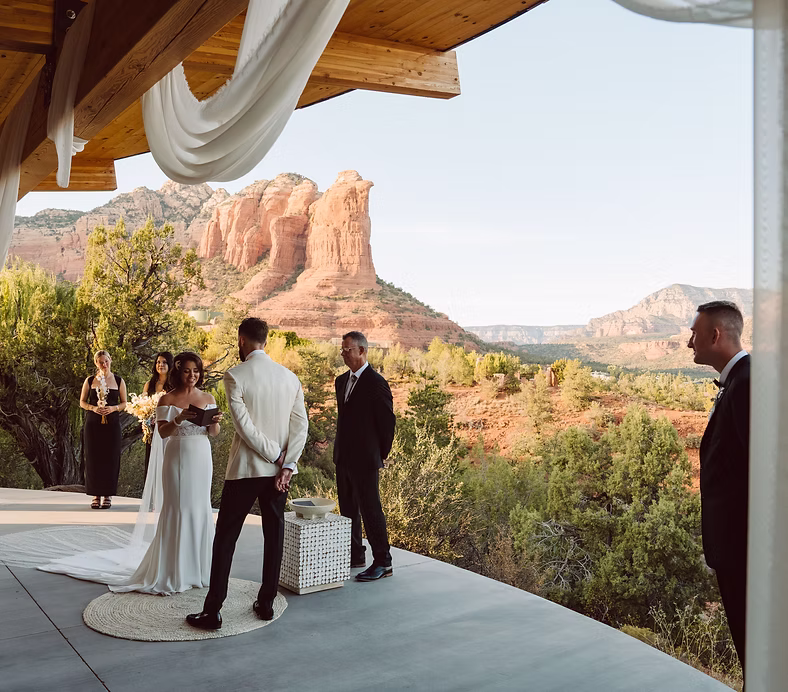 Outdoor wedding ceremony with red rock views at Eagle Dancer Sedona