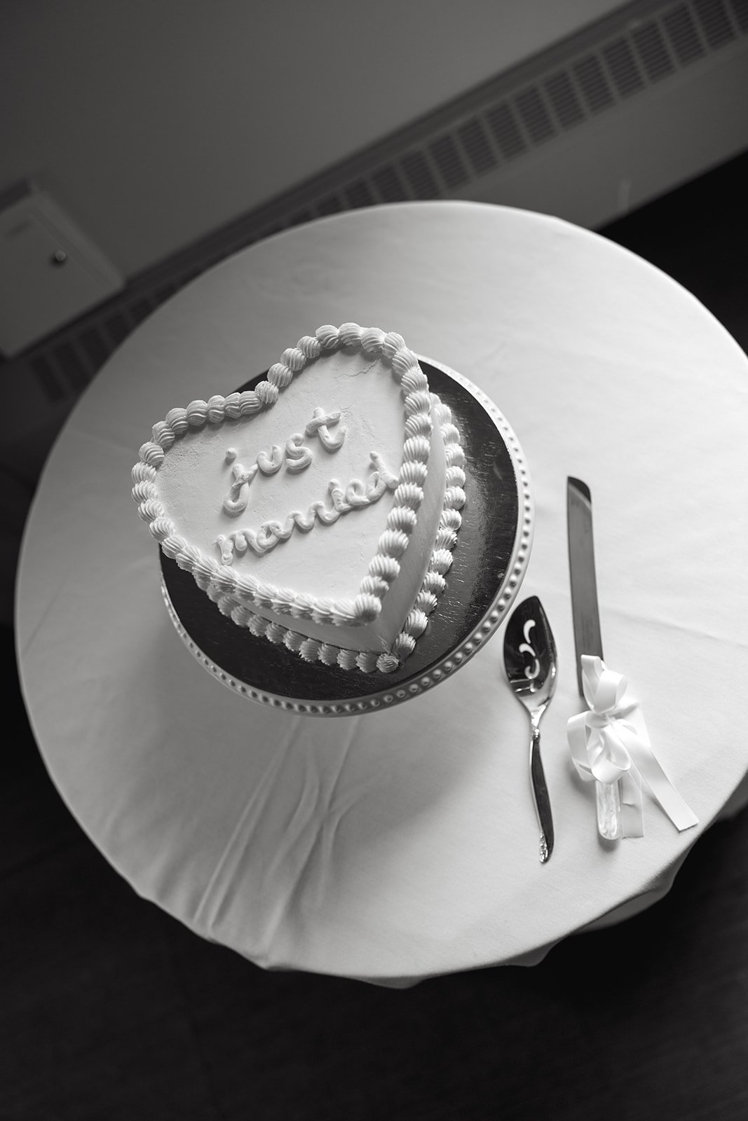 Heart-shaped white wedding cake with piped frosting details at a Mt. Norquay Ski Resort wedding rocky mountain bride reception.