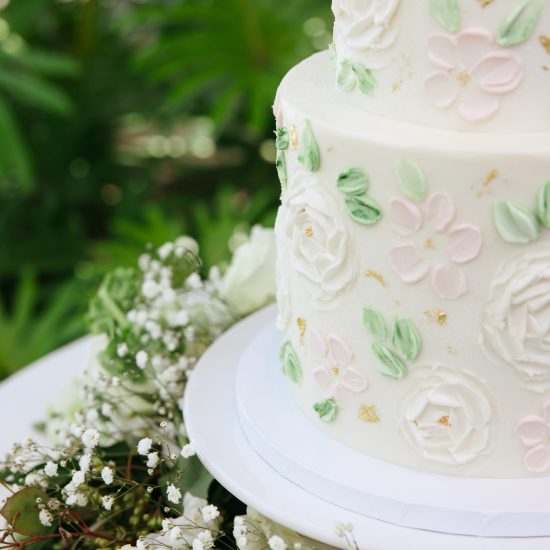 Utah Garden Wedding with White and Green Elegance