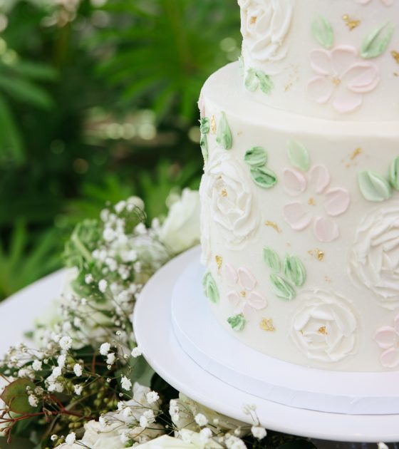 Utah Garden Wedding with White and Green Elegance