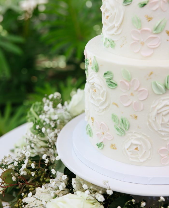 Utah Garden Wedding with White and Green Elegance