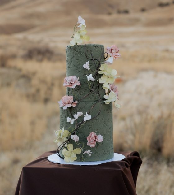 Utah Styled Shoot Filled with Earthy Tones and Western Romance