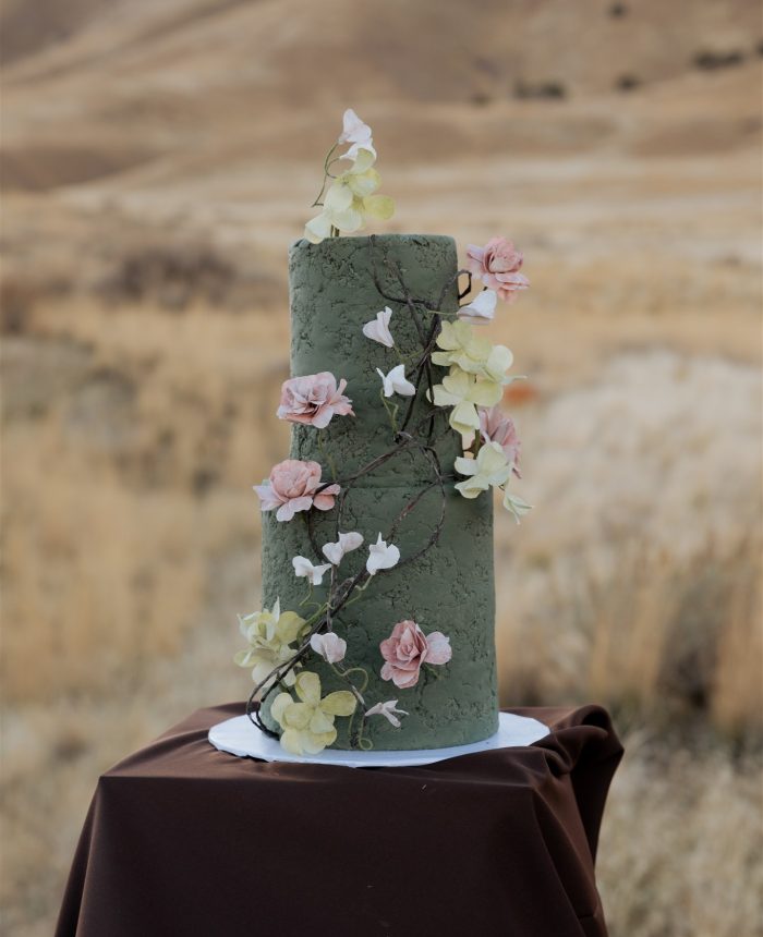 Utah Styled Shoot Filled with Earthy Tones and Western Romance