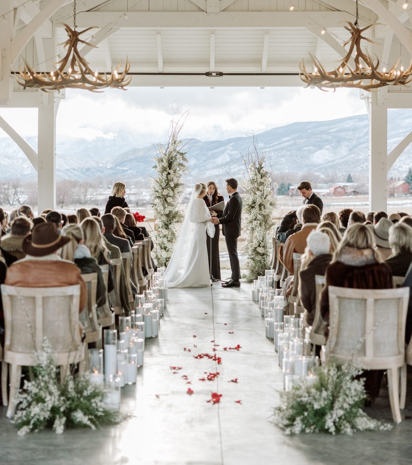 Winter Wedding Inspiration: Stylish Ideas for Cold-Weather Celebrations