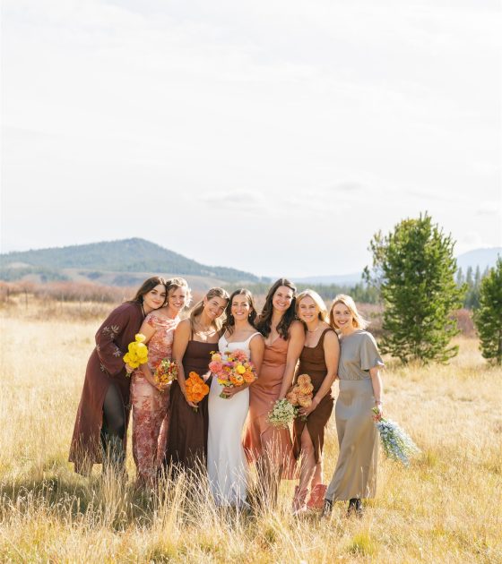 Lovely Outside Wedding in Idaho Filled with Cheerful Florals
